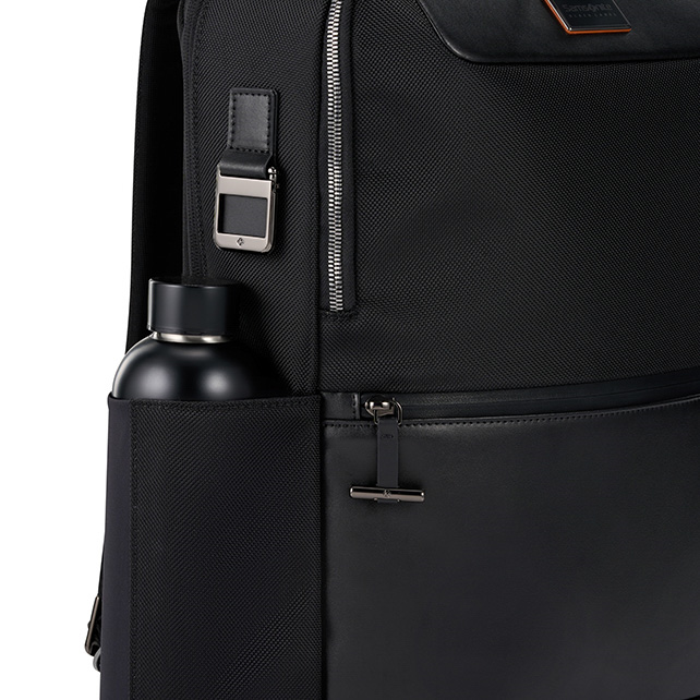 【SBL SIGNATURE UB1】15.6吋筆電後背包輕盈、耐用、防水且抗污 Samsonite Black Label新秀麗
